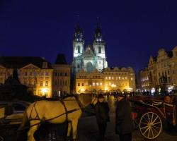 Приказки за стара Прага Истории за стени, мостове и църкви
